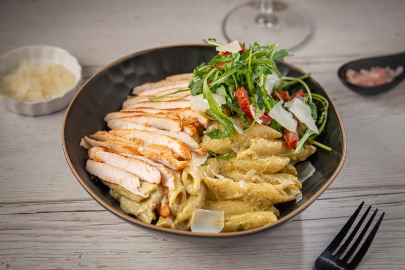 Pasta with Pesto, Dried Tomatoes and Chicken
